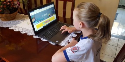 Especialista analisa as aulas on-line para crianças em tempo de quarentena Especialista analisa as aulas on-line para crianças em tempo de quarentena